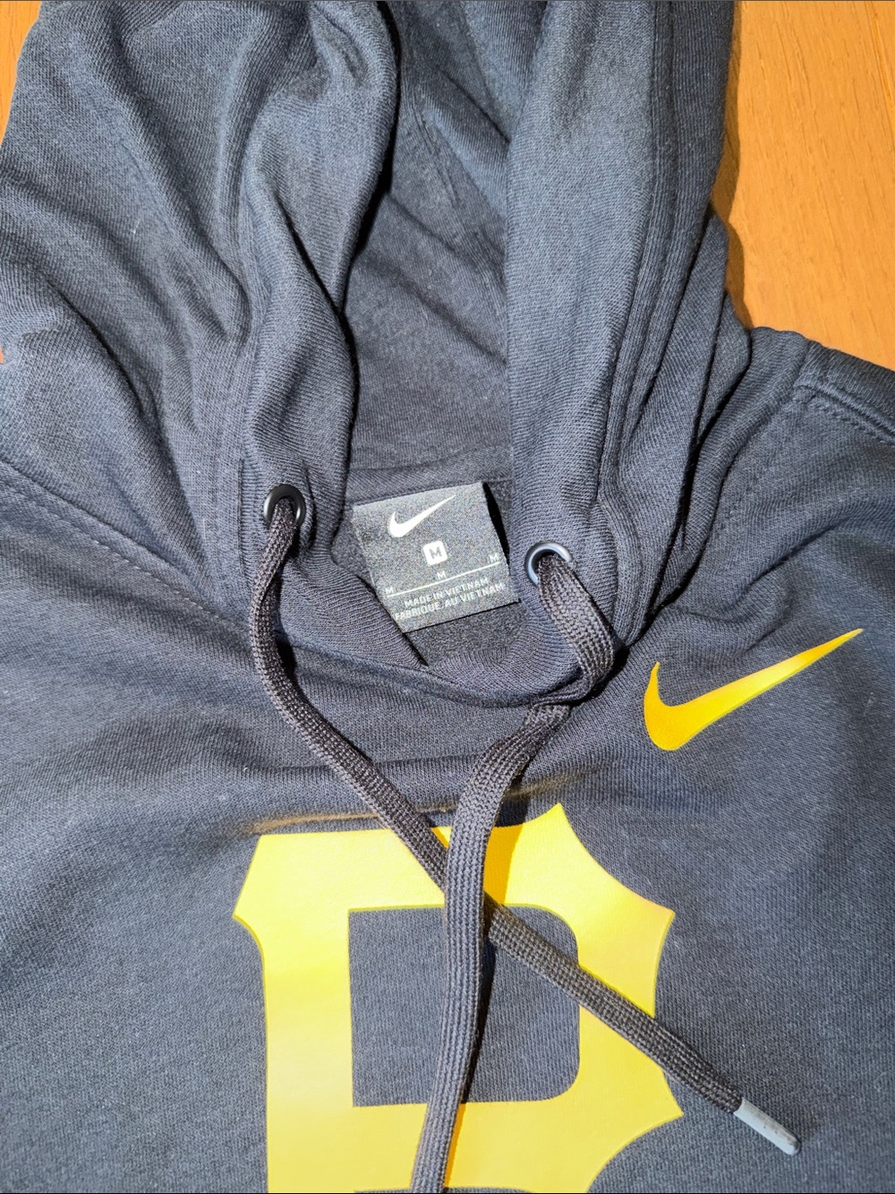 Nike Women's Black Hoodie with Pittsburgh Pirates Logo - Picture 2 of 2